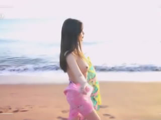 神似關之琳巨乳女神的比基尼全裸沙灘